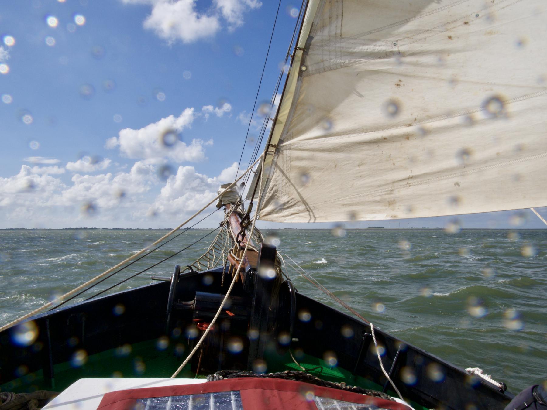 Segeln mit ein bisschen Wind